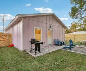 Photo 2 - Modern 3BR/2BA/6Beds • Spacious • Near Downtown