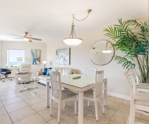 Photo 5 - Comfort & Style for the Ultimate Beach Getaway