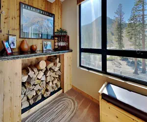 Photo 4 - Beautifully Remodeled 2 Bed 2 Bath Condo with Mountain View! Great Location, Close to Slopes! (Unit 302 at 1849)