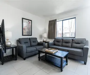 Photo 5 - 1 bedroom apartment with hot tub!