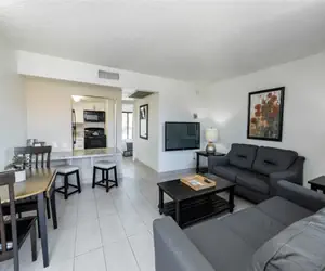 Photo 4 - 1 bedroom apartment with hot tub!