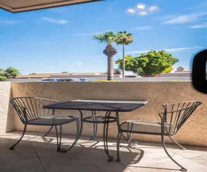 Photo 3 - 1 bedroom apartment with hot tub!