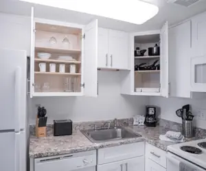 Photo 3 - 1 bedroom apartment with hot tub!