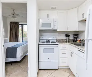 Photo 5 - 1 bedroom apartment with hot tub!