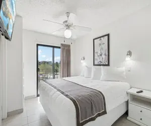 Photo 3 - 1 bedroom apartment with hot tub!