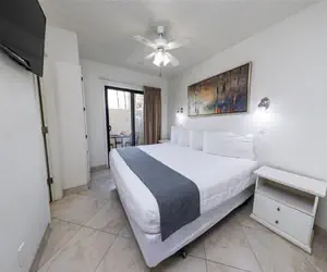 Photo 5 - 1 bedroom apartment with hot tub!