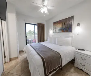 Photo 2 - 1 bedroom apartment with hot tub!