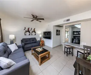 Photo 4 - 1 bedroom apartment with hot tub!