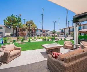 Photo 4 - 1 bedroom apartment with hot tub!