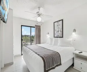 Photo 5 - 1 bedroom apartment with hot tub!