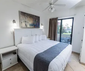 Photo 2 - 1 bedroom apartment with hot tub!