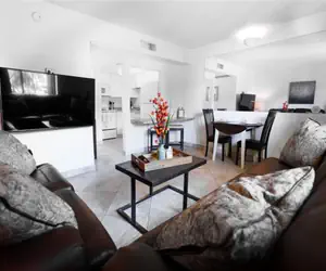 Photo 5 - 1 bedroom apartment with hot tub!