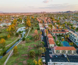 Photo 5 - 1 bedroom apartment with hot tub!