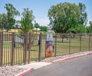 Photo 4 - 1 bedroom apartment with hot tub!