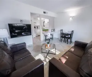 Photo 4 - 1 bedroom apartment with hot tub!