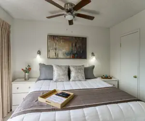 Photo 3 - 1 bedroom apartment with hot tub!