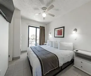 Photo 3 - 1 bedroom apartment with hot tub!