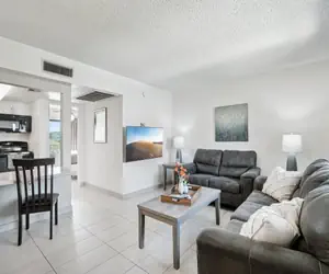 Photo 2 - 1 bedroom apartment with hot tub!