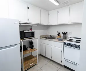 Photo 5 - 1 bedroom apartment with hot tub!