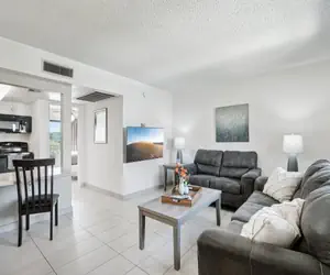 Photo 2 - 1 bedroom apartment with hot tub!