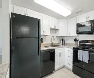 Photo 3 - 1 bedroom apartment with hot tub!