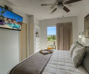 Photo 2 - 1 bedroom apartment with hot tub!