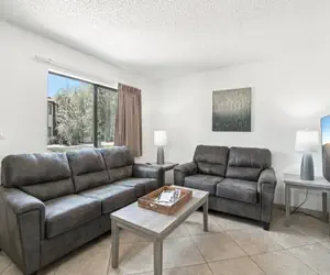 Photo 4 - 1 bedroom apartment with hot tub!