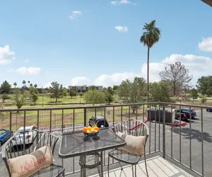 Photo 3 - 1 bedroom apartment with hot tub!