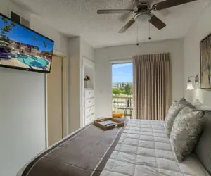 Photo 2 - 1 bedroom apartment with hot tub!