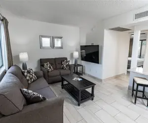 Photo 3 - 1 bedroom apartment with hot tub!