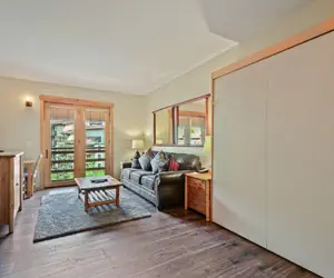 Photo 3 - Tucker Mountain Hotel Style Room with 1 Bed #525A