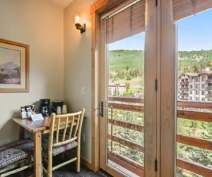 Photo 4 - Tucker Mountain Hotel Style Room with 1 Bed #525A