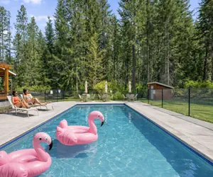 Photo 2 - River Road Lodge