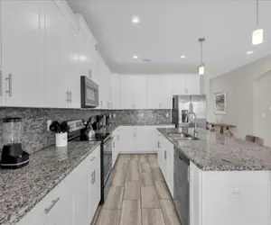 Photo 3 - 6 Bed 5 Bath Luxury Home With Pool & Spa!