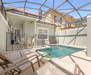 Photo 2 - 5 Bed Spacious Home With Private Splash Pool