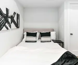 Photo 2 - Modern 1BR Suite, Fully Equipped