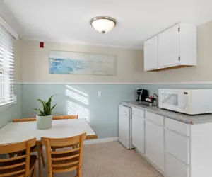 Photo 5 - Partial Ocean View Studio | 2 Doubles + Kitchenette (107)