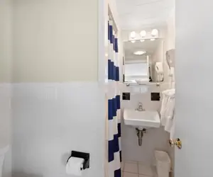 Photo 3 - Partial Ocean View Studio | 2 Doubles + Kitchenette (107)