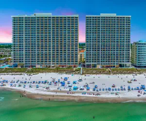 Photo 5 - Beachfront Retreat: Family-Friendly 1-Bedroom Getaway!