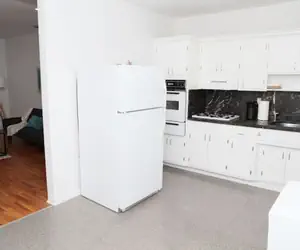 Photo 3 - Spacious 1 bed/1bath apt great location w/ free parking