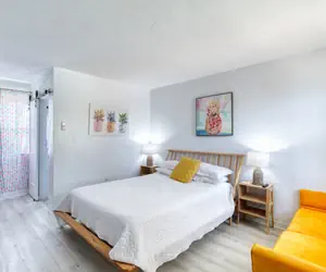 Photo 4 - 6 Pineapple Shores Retro Inn Queen Studio