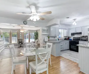 Photo 3 - Endless Summer Oasis with a Pool