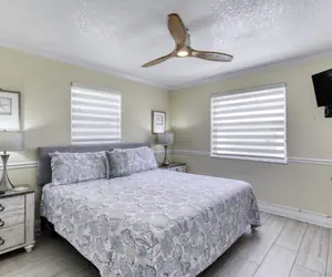 Photo 5 - 3 bedroom 2 bath Pet Friendly Ocean View 4 houses from beach