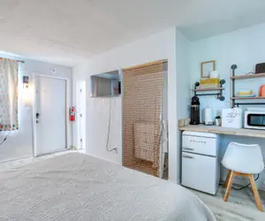 Photo 3 - Pineapple Shores 11 Retro Inn