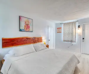 Photo 4 - Pineapple Shores 11 Retro Inn