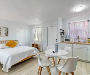 Photo 3 - Pineapple 5 Shores Retro Inn 5