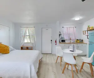 Photo 5 - Pineapple 5 Shores Retro Inn 5