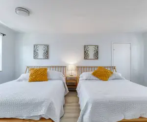 Photo 4 - Pineapple 5 Shores Retro Inn 5