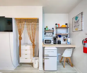 Photo 3 - Pineapple Shores Retro Inn 10