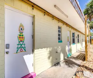 Photo 5 - Pineapple Shores Retro Inn 10
